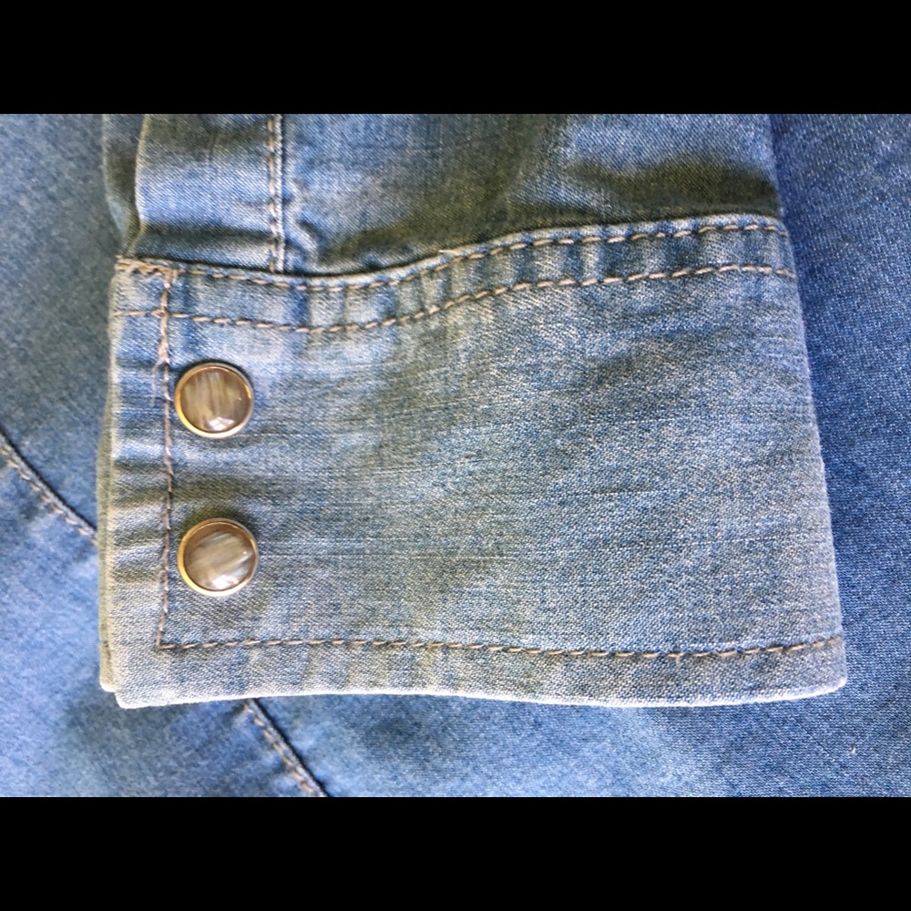 Two by Vince Camuto denim Western shirt - Picture 6 of 7